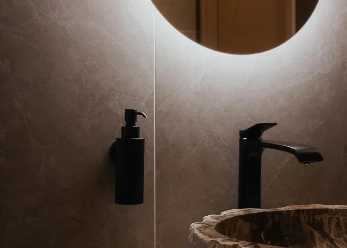 - Linnast Vaelja, Puu Otsa! *